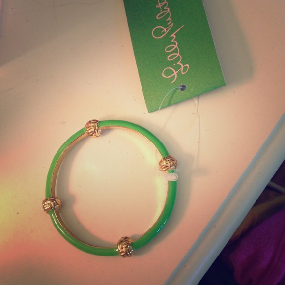 Never worn preppy lilly bracelet!!