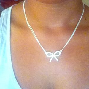 🎀Rhinestone Silver Bow Necklace 🎀