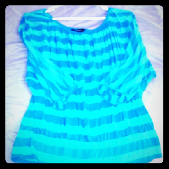 GONE!!! 🔒⚠️✋ flowy top by Express!