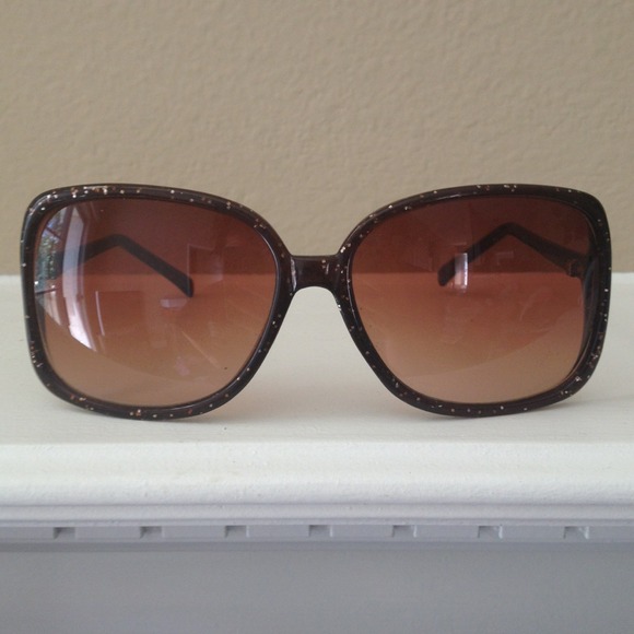 **BUNDLED** Dark brown sunglasses!