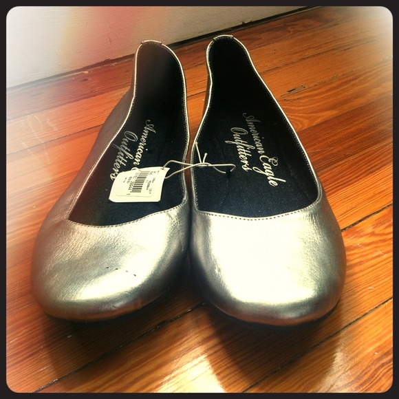 Pewter ballet flats NWT!