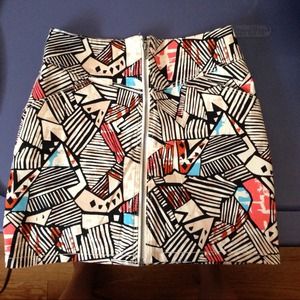 Front zippered printed skirt.