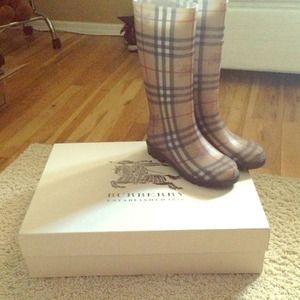 Burberry Rainboots Authentic size 6