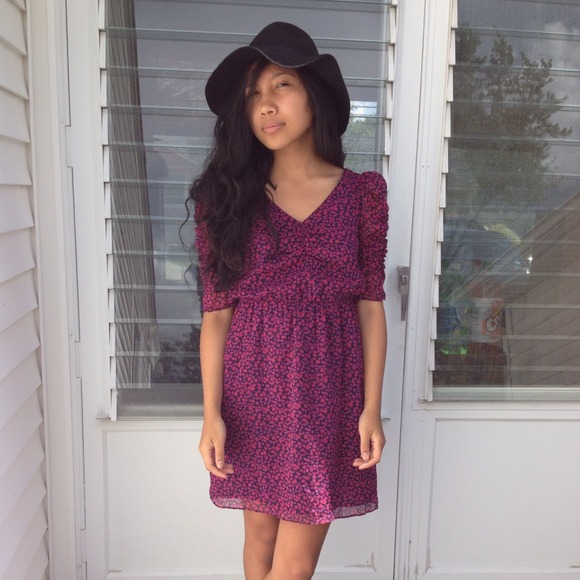 Slight tear, fixing rn. Floral dress Madewell NWOT