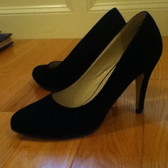 Black Velvet Heels 👠🎀😍