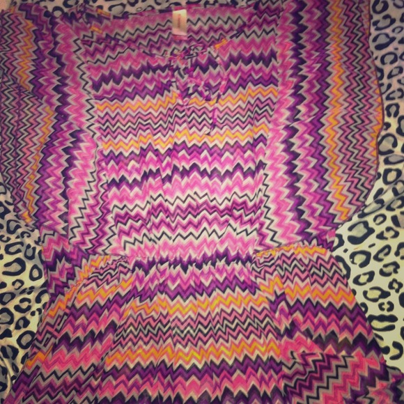 Thin loose fitting top! Cute! - Picture 1 of 1