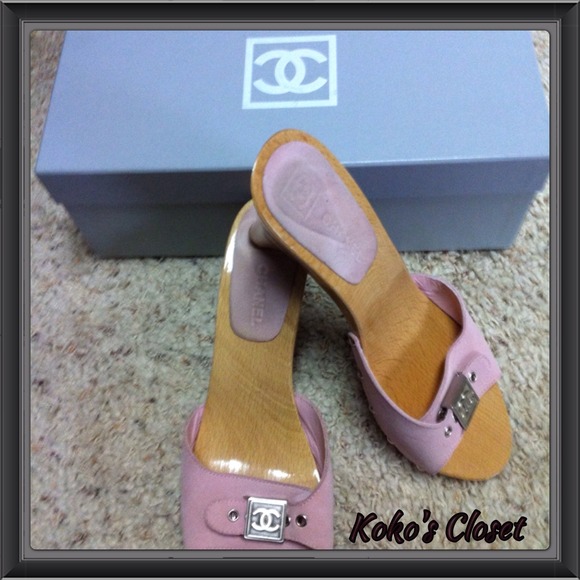 Beautiful Pink Suede CHANEL Wooden Mules. - Picture 2 of 3