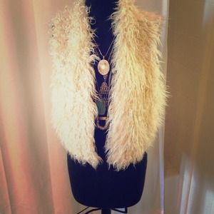 Faux fur vest size medium. Fabulous.