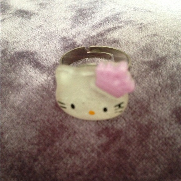 Hello Kitty ring