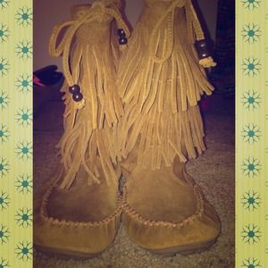 🎀Chesnut Minnetonka Fringe Moccasin Boots🎀