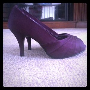 Eggplant Peep toe Pumps