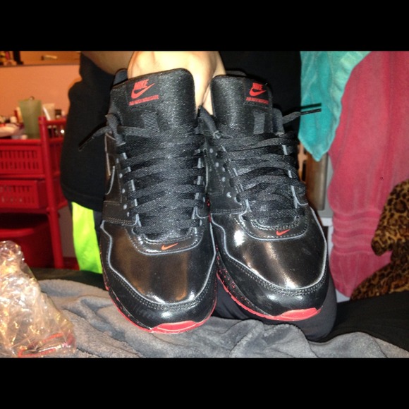 Nike air max size 6 in men 8 in women