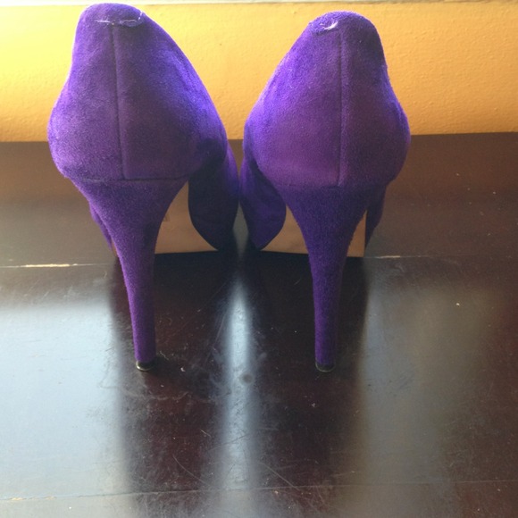 ⛔️GIFTED⛔️ ALDO Royal Blue Suede Platform Pumps - Picture 4 of 4