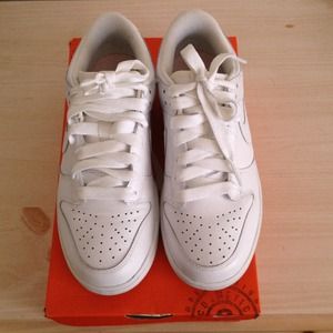 Size 6 women's Nike dunk low