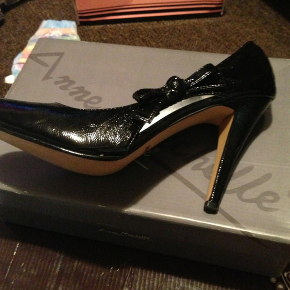 Heels - Picture 2 of 2