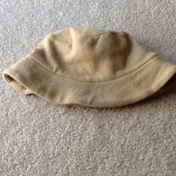 SOLD ㊗️Lamb wool beige hat㊗️ Bundled
