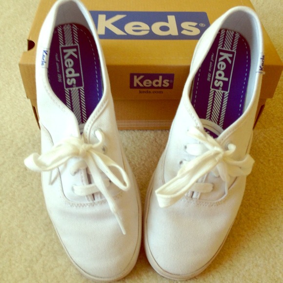 Classic White Keds Sz 6