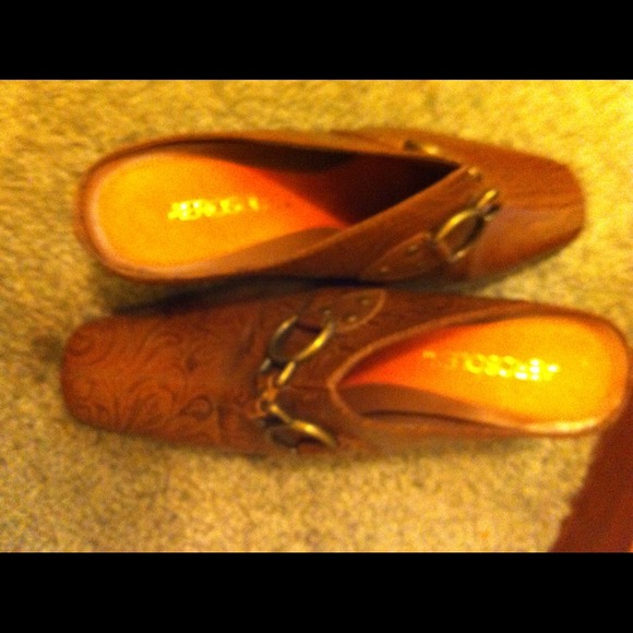 These will be going to consignment if no one wants - Picture 2 of 4