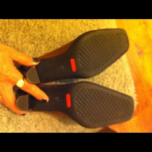 These will be going to consignment if no one wants - Picture 3 of 4