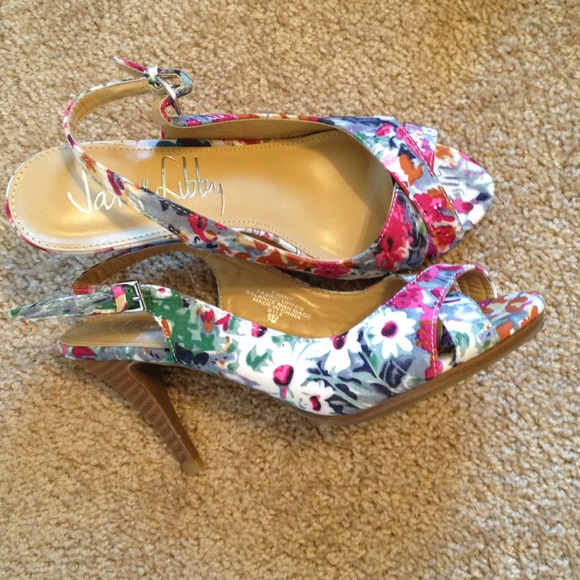 👠Only wore it ones it's like brand new!👠 - Picture 2 of 2