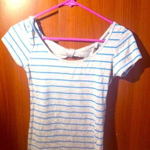 Tight bow back shirt