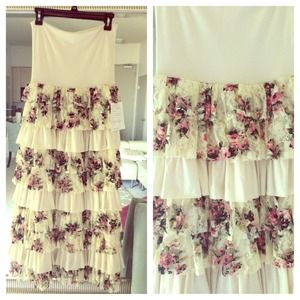 Off-white lace ruffles maxi dress