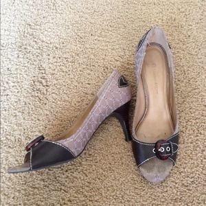 Etienne Aigner Size 8 peep toe shoes
