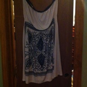 Sleeveless black and white dress