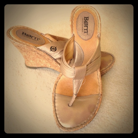 Born Wedge Gold Sandals Sz 7