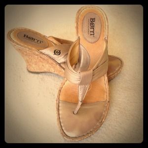 Born Wedge Gold Sandals Sz 7