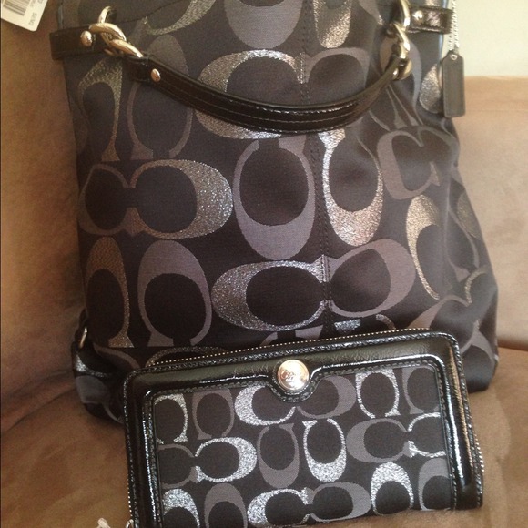 🚫SOLD🚫Coach hand bag and wallet set *Brand new*