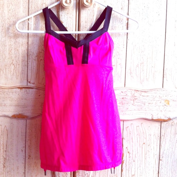 LULULEMON TOP