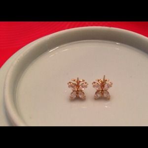 Beautiful 24 karat earrings, cubic zirconia stones