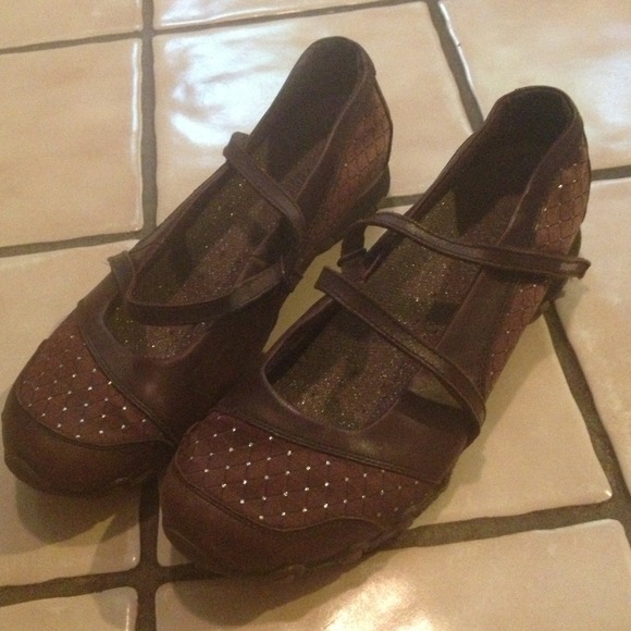 NWOT Skechers flats!