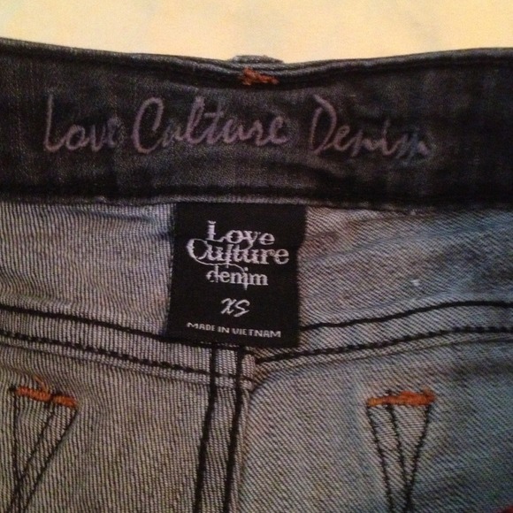 Dark denim shorts from Love Culture - Picture 4 of 4