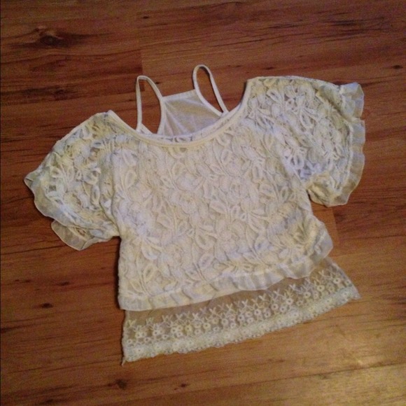 💟SOLD💟 White Batwing Sleeve Lace Blouse - Picture 4 of 4