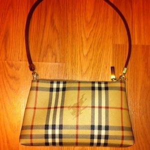 *REDUCED* Burberry Haymarket Purse