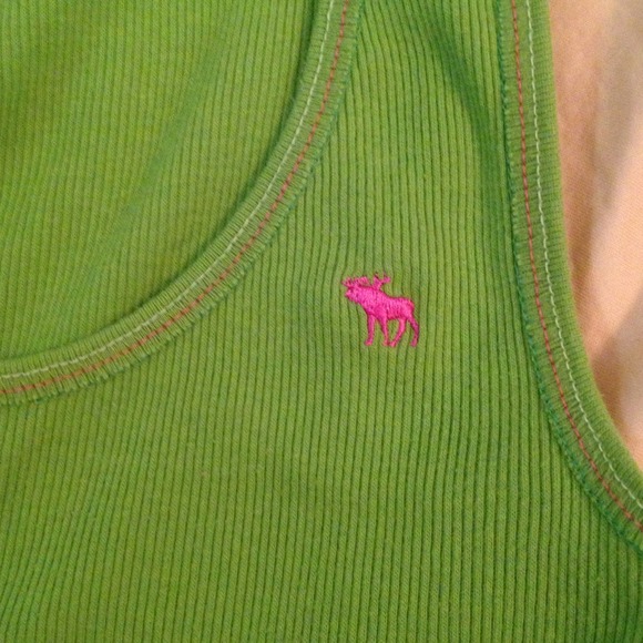 ✨REDUCED✨ Green Abercrombie tank top - Picture 2 of 4