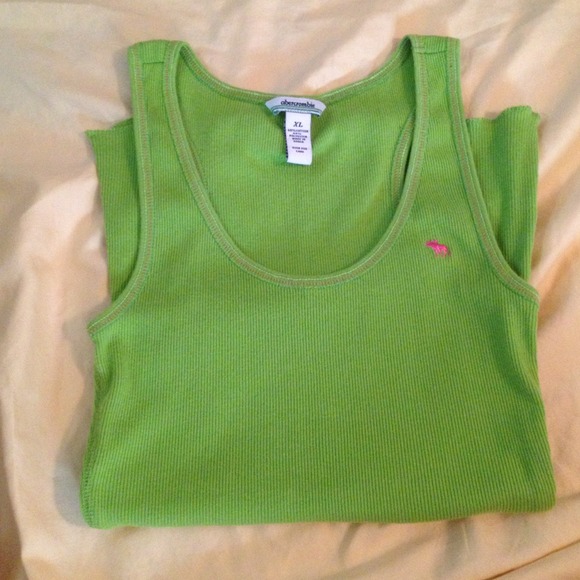 ✨REDUCED✨ Green Abercrombie tank top - Picture 4 of 4