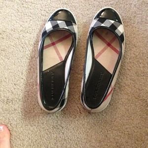 Burberry slide on sneakers