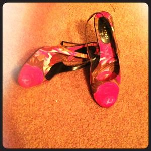 Kate Spade heels. Sz 6.5. Fits like 7/7.5