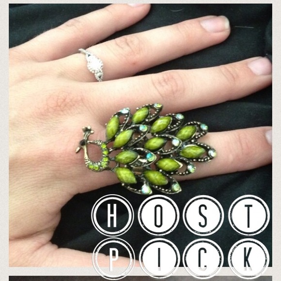 Jewelry - Olive green Peacock ring