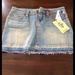 HP 3/28 🎉🎉Denim Skirt NWT