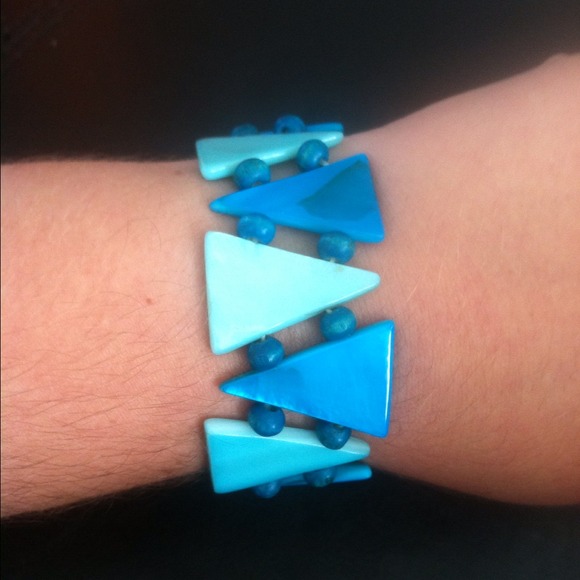 Turquoise Shell Beaded Bracelet - Picture 2 of 2