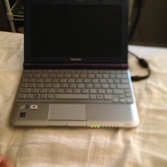 Laptop Toshiba mini 13 inch - Picture 3 of 4