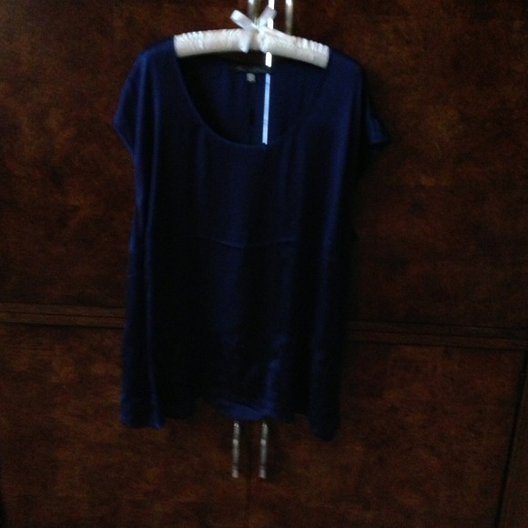 Gorgeous navy flowing  top for work
