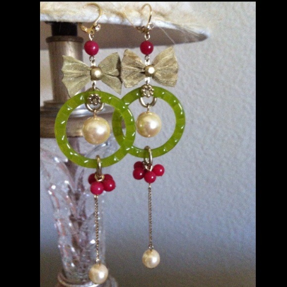 💡💵REDUCED: Betsy Johnson Long Dangle Earrings