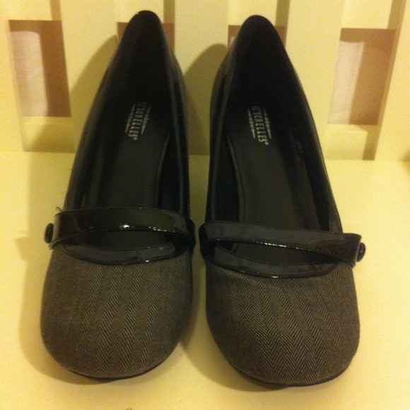 Baby doll style grey heels - Picture 2 of 3