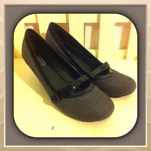 Baby doll style grey heels - Picture 1 of 3