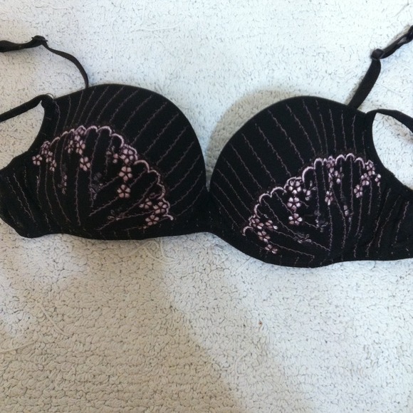 ⚠️💵📦SOLD in bundle maldita40 VS Sexy  Bra, 34C